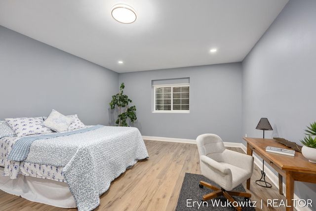 409 6 Mile Road NW, Comstock Park, MI 49321