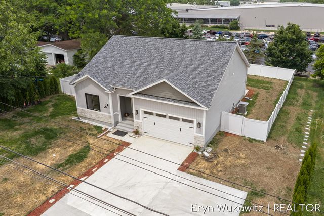 409 6 Mile Road NW, Comstock Park, MI 49321
