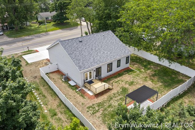 409 6 Mile Road NW, Comstock Park, MI 49321