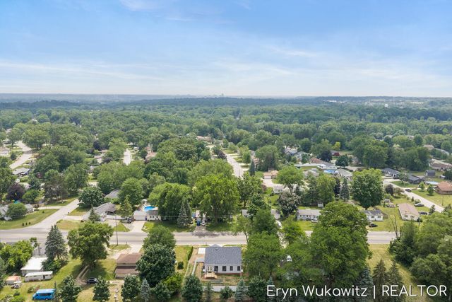 409 6 Mile Road NW, Comstock Park, MI 49321