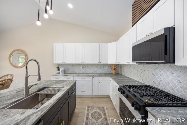 409 6 Mile Road NW, Comstock Park, MI 49321
