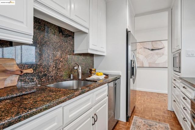 565 Bellevue Ave. 1502, Oakland, CA 94610