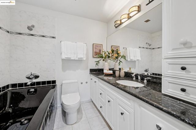 565 Bellevue Ave. 1502, Oakland, CA 94610