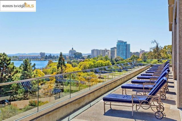 565 Bellevue Ave. 1502, Oakland, CA 94610