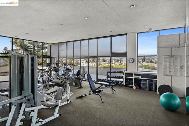 565 Bellevue Ave. 1502, Oakland, CA 94610