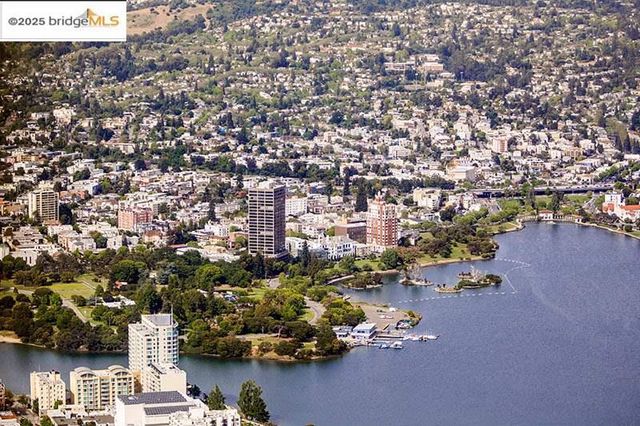 565 Bellevue Ave. 1502, Oakland, CA 94610