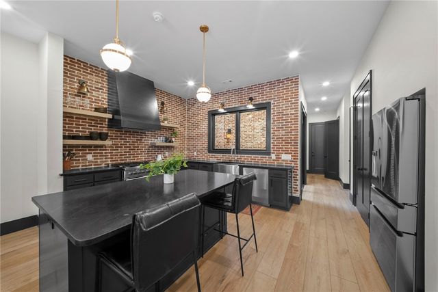 220 SE B Street, Bentonville, AR 72712