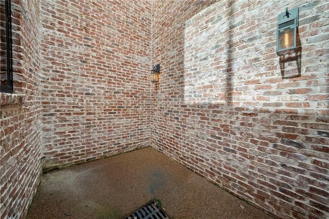 220 SE B Street, Bentonville, AR 72712