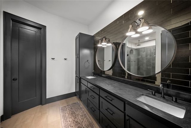 220 SE B Street, Bentonville, AR 72712