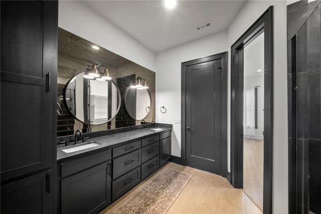220 SE B Street, Bentonville, AR 72712