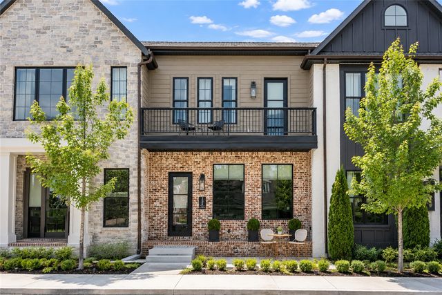 220 SE B Street, Bentonville, AR 72712