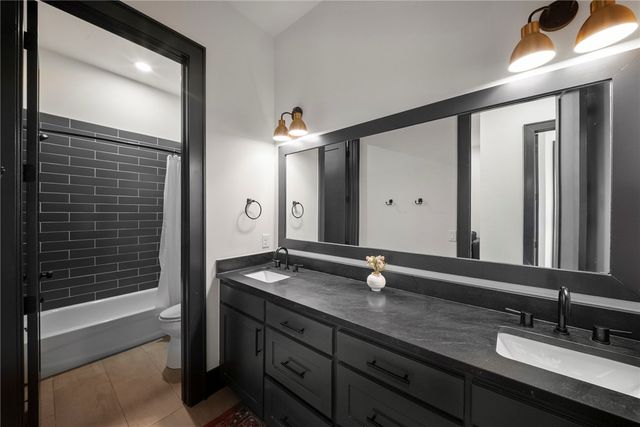 220 SE B Street, Bentonville, AR 72712