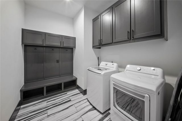 220 SE B Street, Bentonville, AR 72712