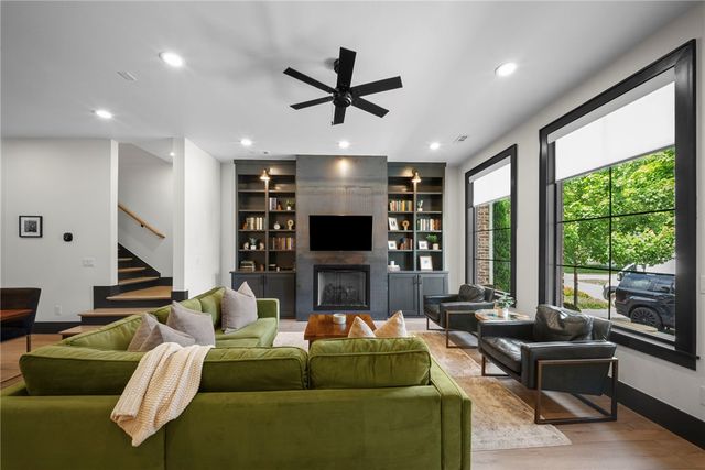 220 SE B Street, Bentonville, AR 72712