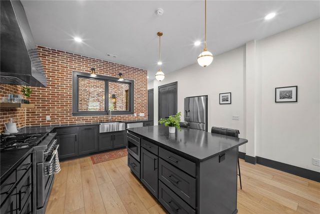 220 SE B Street, Bentonville, AR 72712
