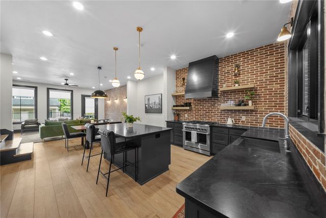 220 SE B Street, Bentonville, AR 72712