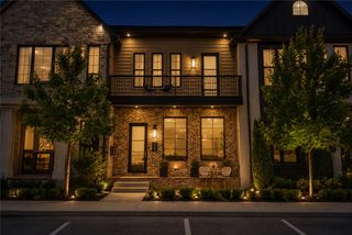 220 SE B Street, Bentonville, AR 72712