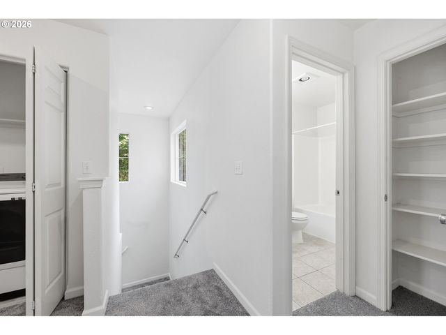 1680 RILEY Ln, Eugene, OR 97402