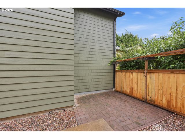 1680 RILEY Ln, Eugene, OR 97402
