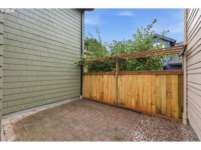1680 RILEY Ln, Eugene, OR 97402