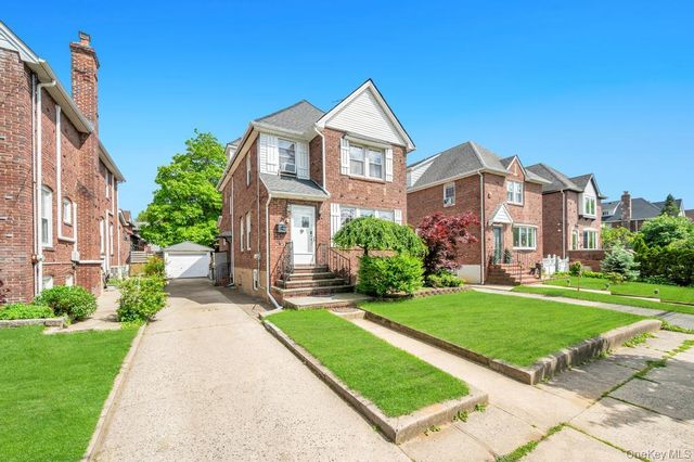 65 Bixley Heath, Lynbrook, NY 11563
