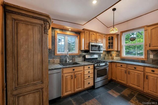65 Bixley Heath, Lynbrook, NY 11563