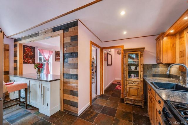 65 Bixley Heath, Lynbrook, NY 11563