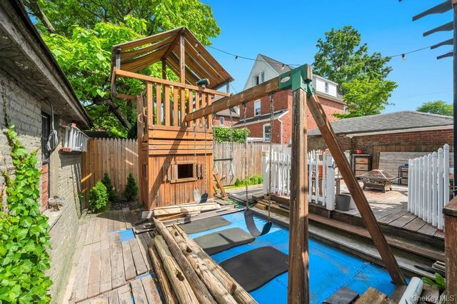 65 Bixley Heath, Lynbrook, NY 11563