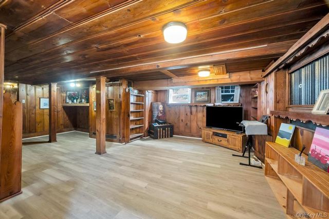 65 Bixley Heath, Lynbrook, NY 11563