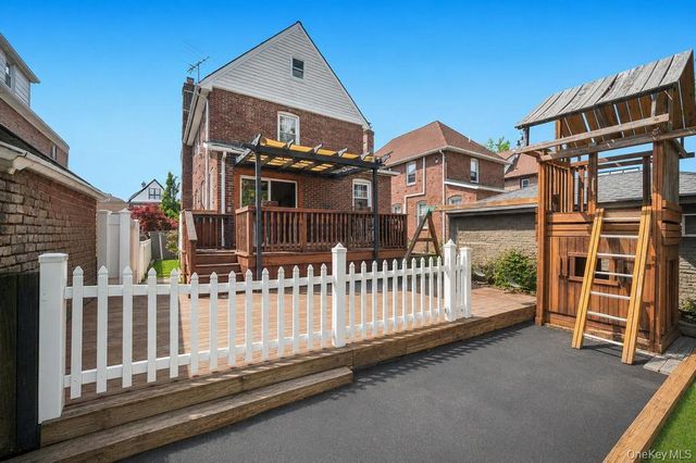 65 Bixley Heath, Lynbrook, NY 11563