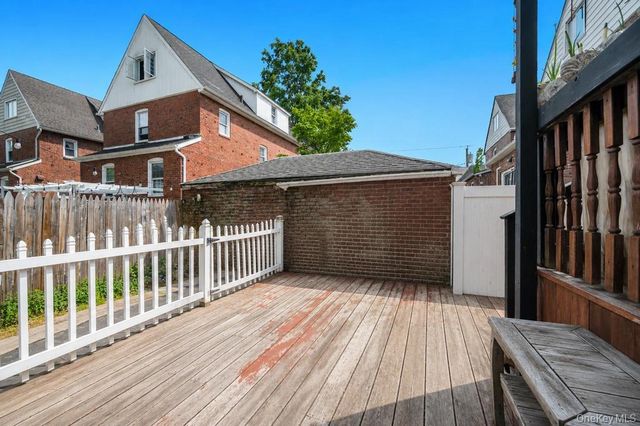 65 Bixley Heath, Lynbrook, NY 11563