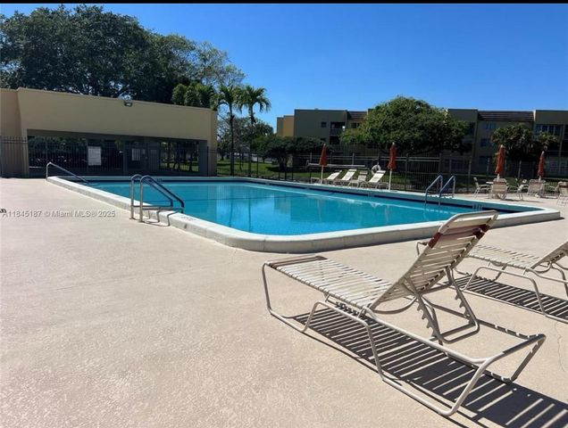 5800 NW 64th Ave 306, Tamarac, FL 33319