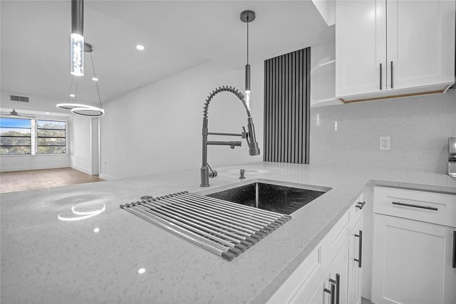 6037 Balboa Circle 401, Boca Raton, FL 33433