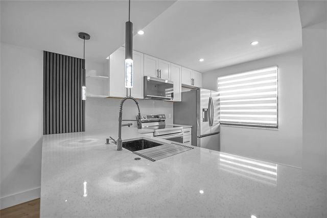 6037 Balboa Circle 401, Boca Raton, FL 33433