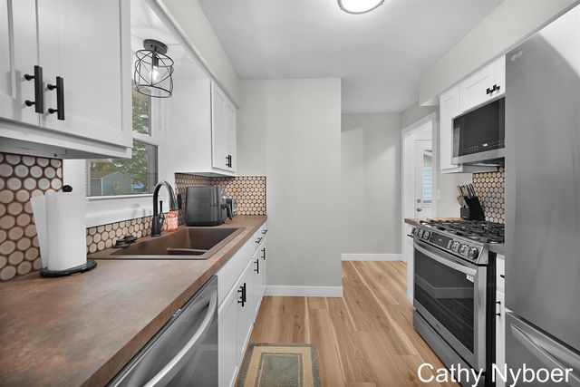 4842 Bayview Avenue, Wyoming, MI 49519