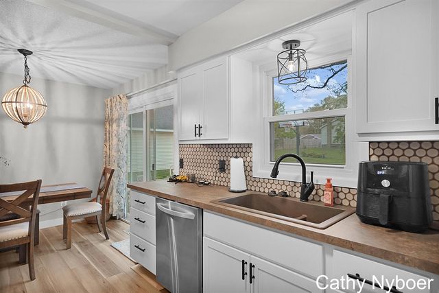 4842 Bayview Avenue, Wyoming, MI 49519