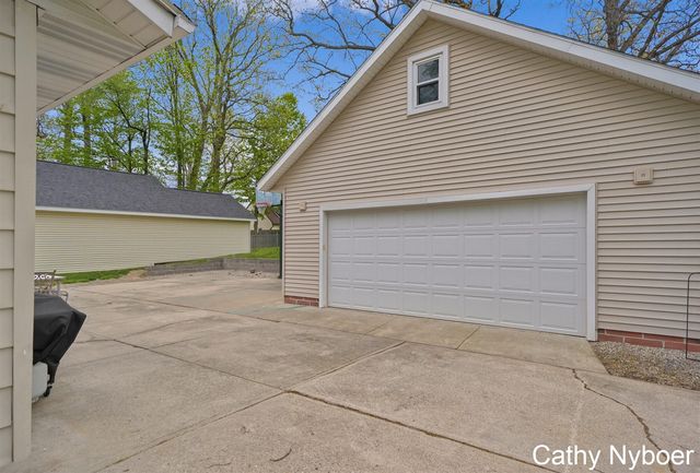 4842 Bayview Avenue, Wyoming, MI 49519