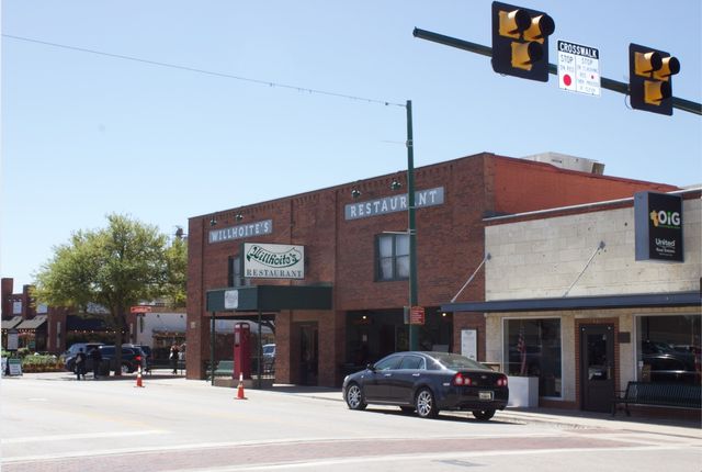 422 Smith Street, Grapevine, TX 76051