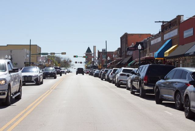 422 Smith Street, Grapevine, TX 76051