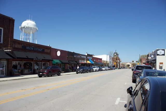 422 Smith Street, Grapevine, TX 76051