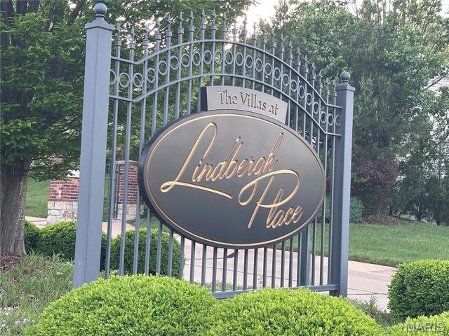 105 Lindbergh Place Way, Unincorporated, MO 63146