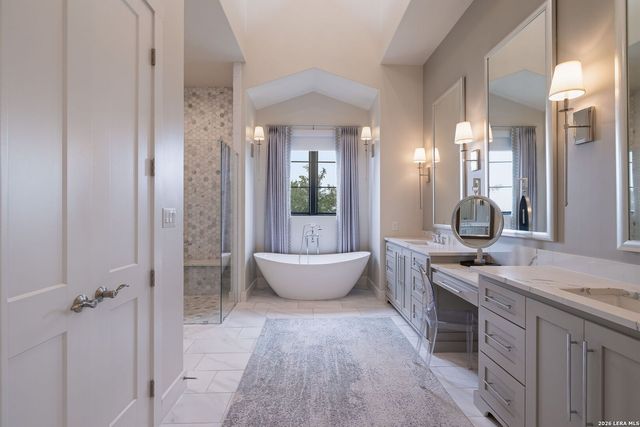 5817 CAMP CREEK DR, New Braunfels, TX 78132
