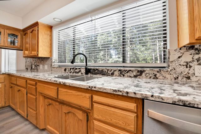 4381 Park Woods Dr, Pollock Pines, CA 95726