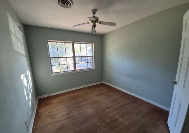 5210 W 43rd Street, Houston, TX 77092