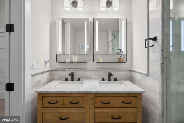 1305 INDEPENDENCE AVE SE, Washington, DC 20003