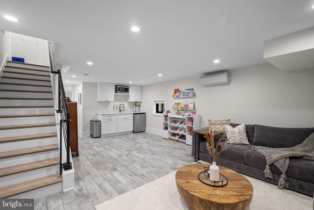 1305 INDEPENDENCE AVE SE, Washington, DC 20003