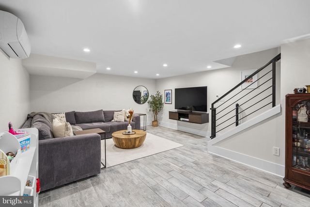 1305 INDEPENDENCE AVE SE, Washington, DC 20003