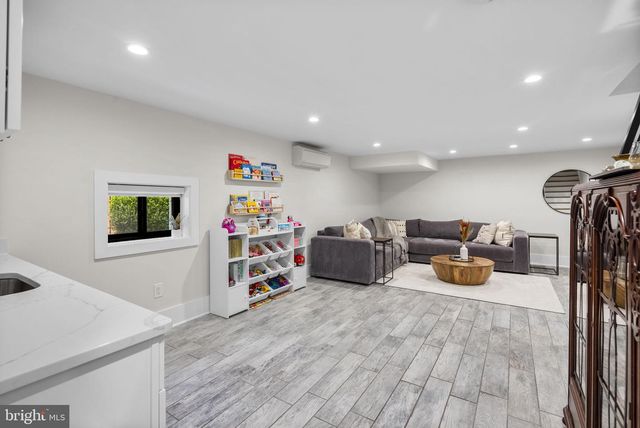 1305 INDEPENDENCE AVE SE, Washington, DC 20003