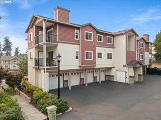 590 Nw LOST SPRINGS Ter 401, Portland, OR 97229