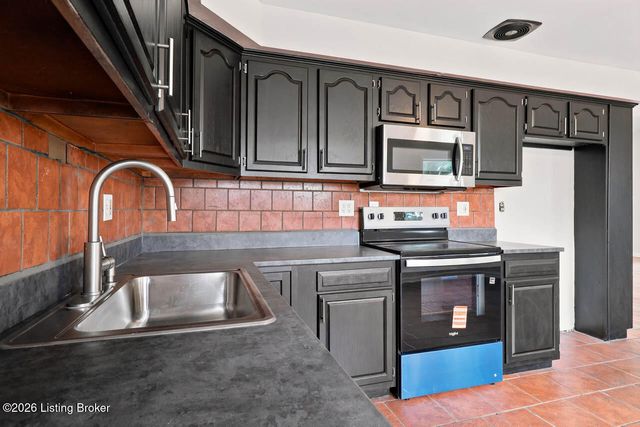 13401 Kinross Blvd, Louisville, KY 40272
